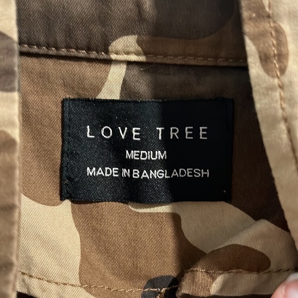 LOVE Tree. Camouflage. Vest. Zipper detail. Size medium. - Picture 3 of 4